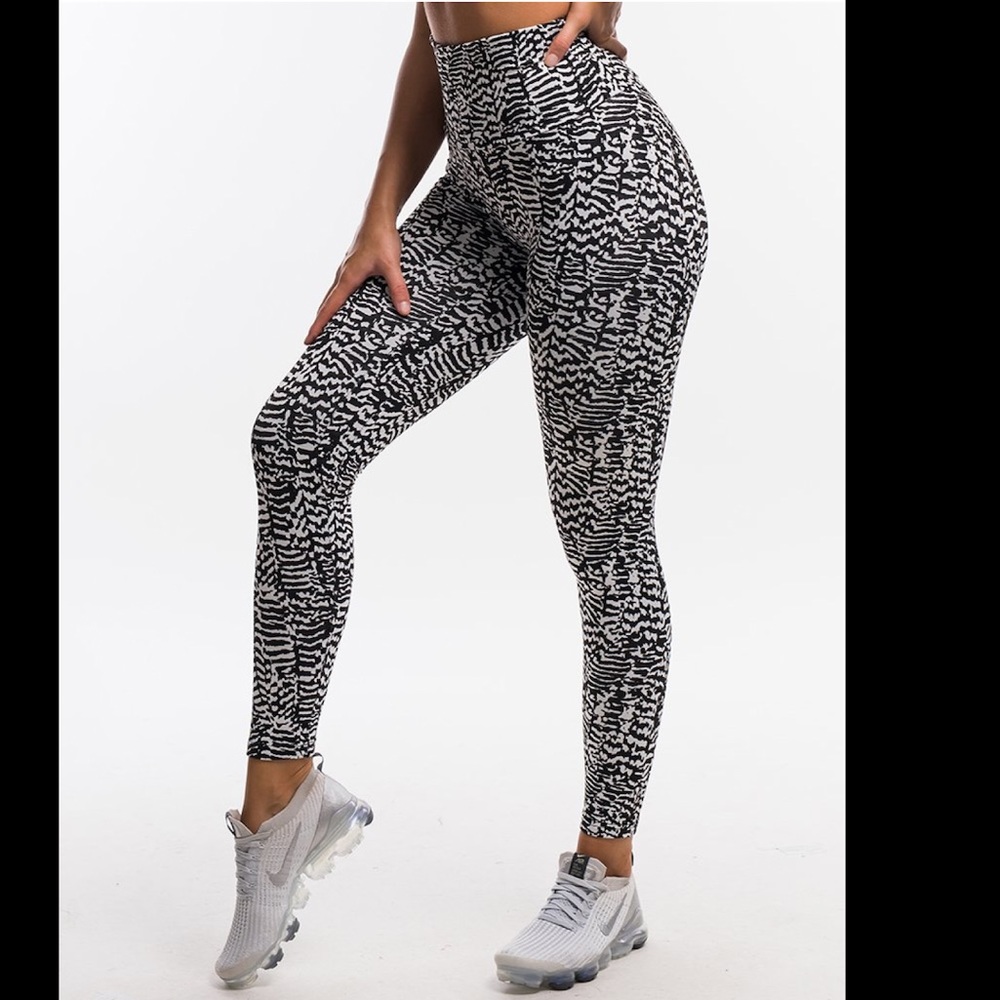 High Waist Scrunch Butt Leggings